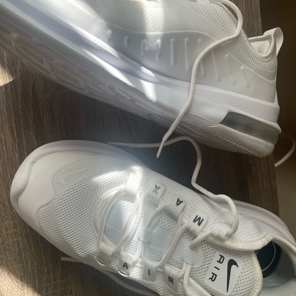 Air Max shoes - Picture 2 of 5